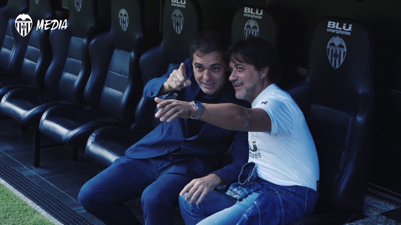 ENRIQUE ARCE HACE DE GUÍA DE VALENCIANISMO EN MESTALLA A PEDRO ALONSO