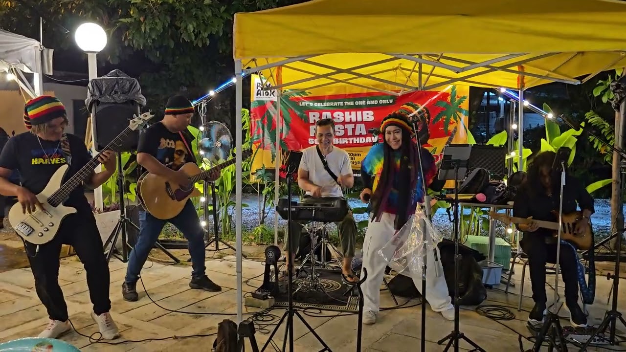 Man Keedal dan Ujang Exist bergabung di Ruma Atok mainkan lagu kesal sempena birthday Achid Ekamatra