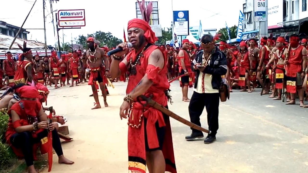Heboh demo Pasukan Merah Tuntut Pembebasan Peladang Sintang