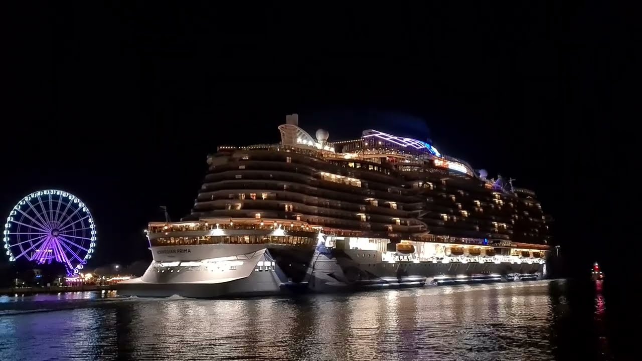 Norwegian Prima | Abendliches Auslaufen aus Warnemünde 