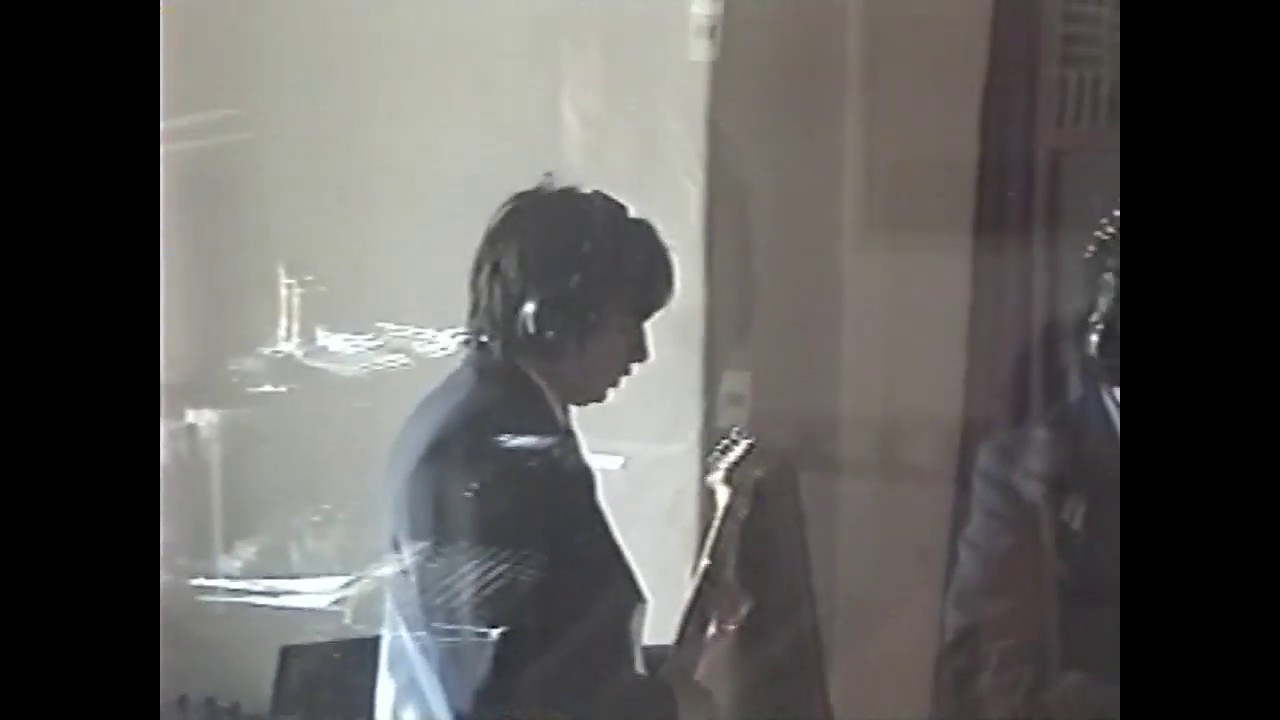 Los Bunkers - El Detenido [Estudios Constantinopla 13-07-2000]