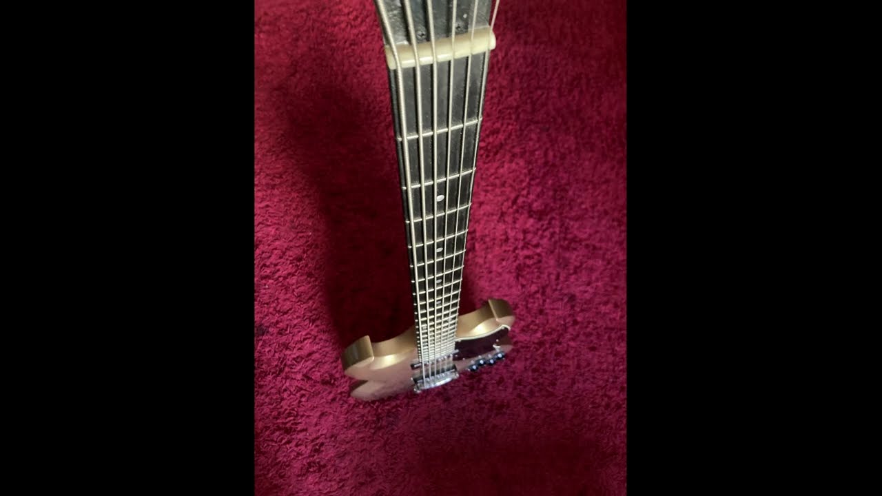 Handmade Baritone Guitar - Charlie Chaplin 