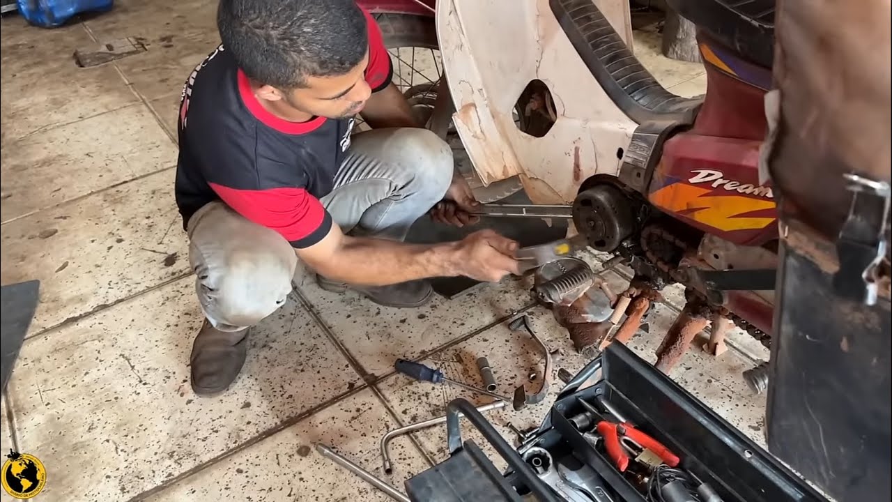 A MOTO ESTRAGOU NO FIM DO DIA E FOI DIFÍCIL ACHAR ONDE ACAMPAR T11EP40