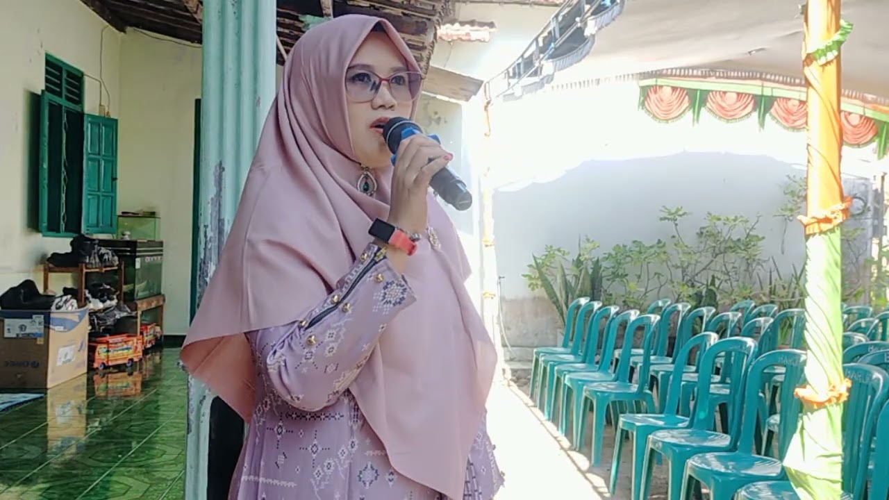 MC Memakai bahasa jawa pada saat pengajian ,tetap enak di dengar