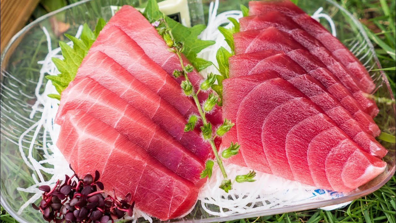 ISETAN Shinjuku Food Hall - Japanese Sashimi & Bento Picnic in Tokyo, Japan!