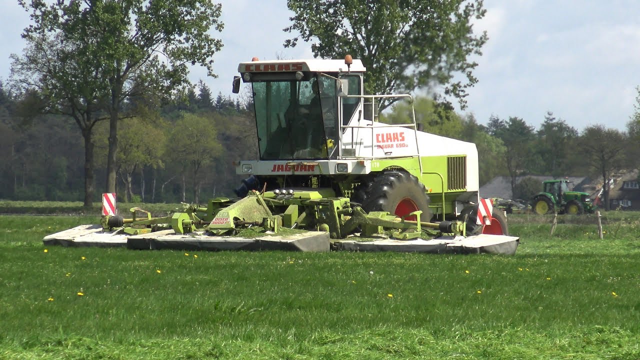 1e snede maaien met Claas Jaguar 690SL en Claas Disco triplemaaier (2017)