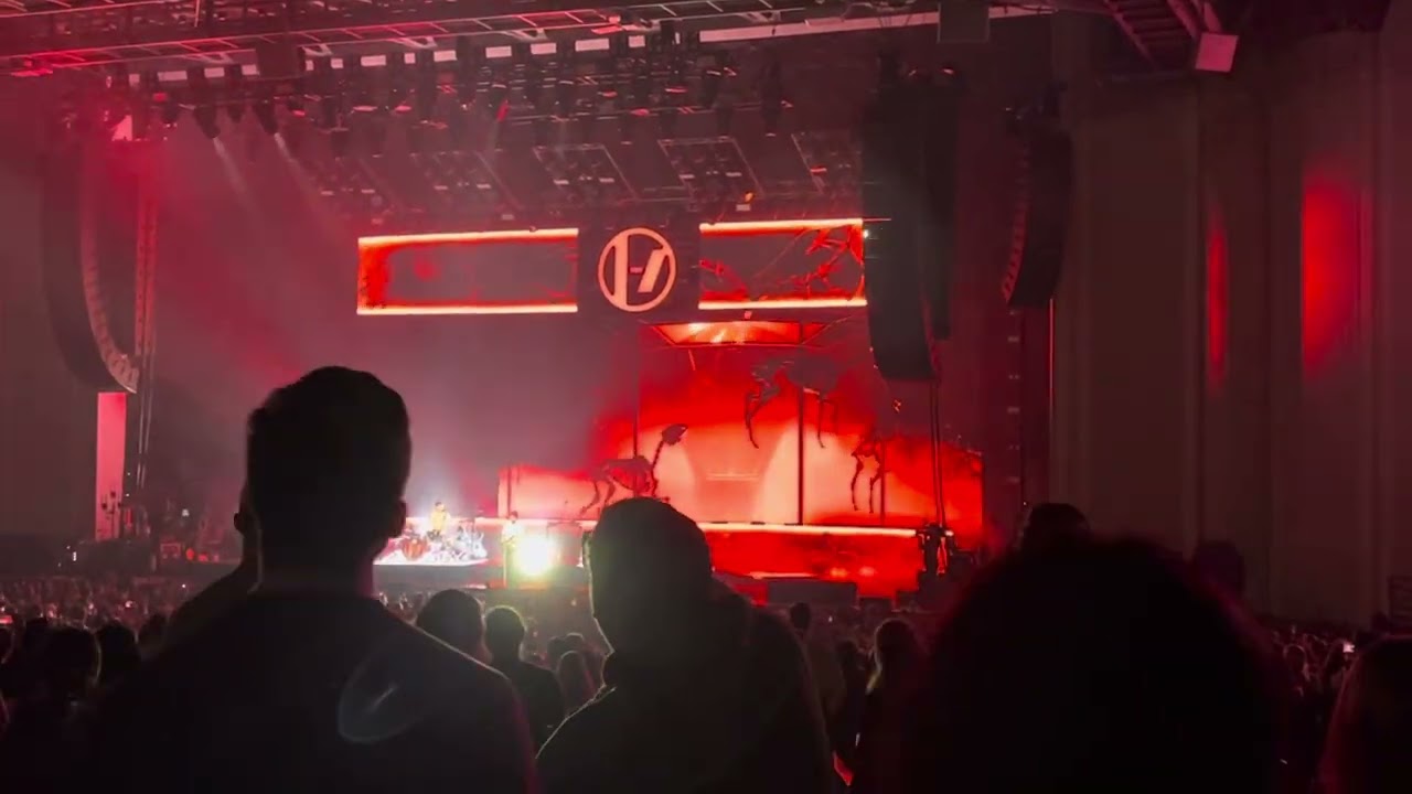 Twenty One Pilots Stressed Øut PNC Charlotte Oct 8 2025 Clancy breach tour 