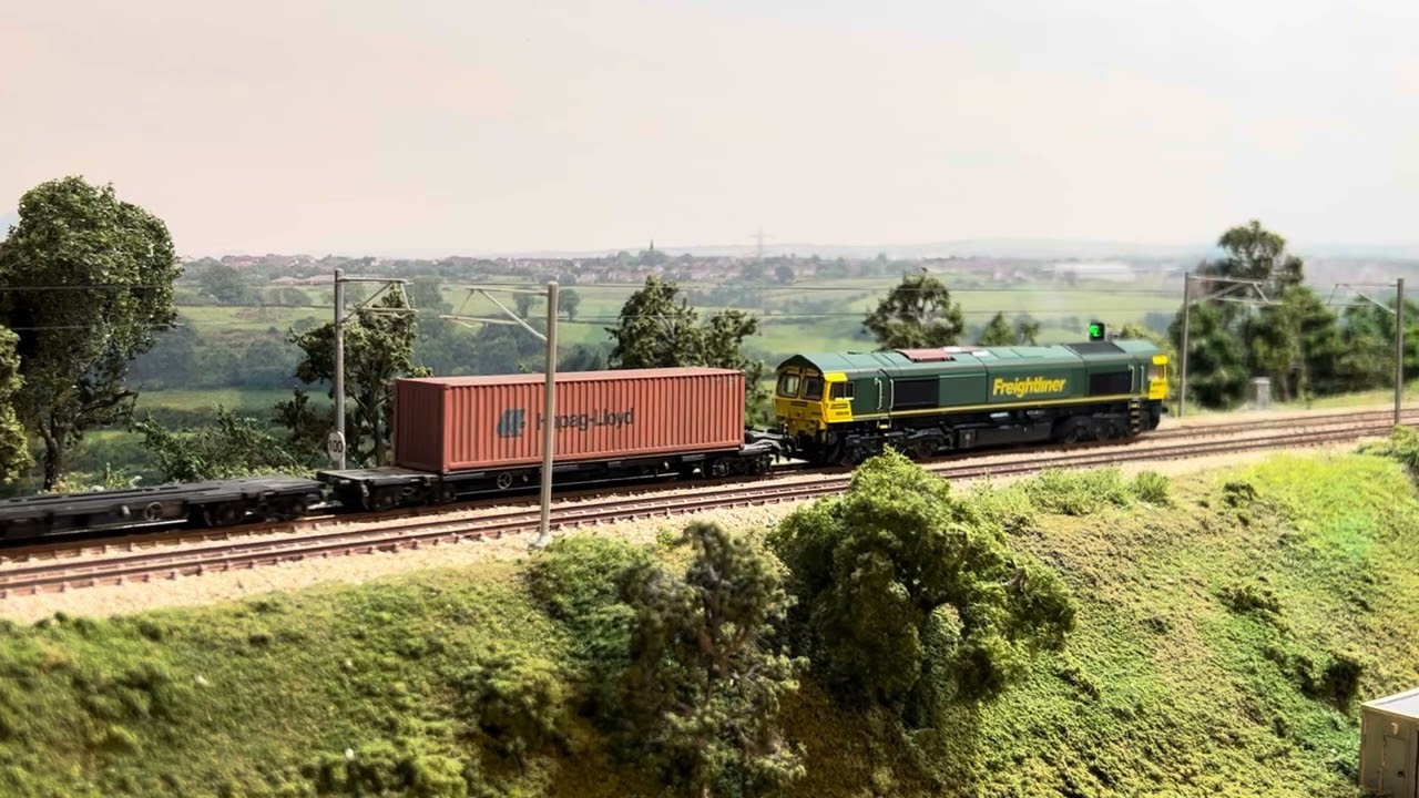 RevolutioN trains 66 in Freightliner livery 