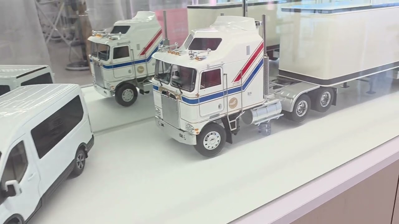 1/18 DIECAST CAR ​white collection 