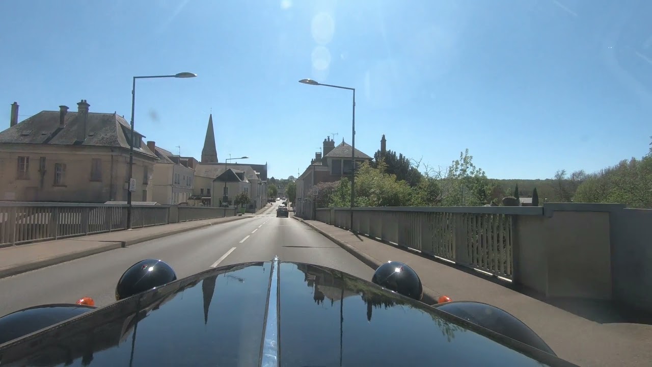 Driving through the Touraine (France) village of Veign&eacute;