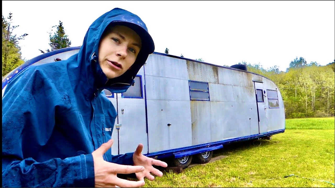 How to Wash a Vintage Trailer | 1953 Spartan Spartanette