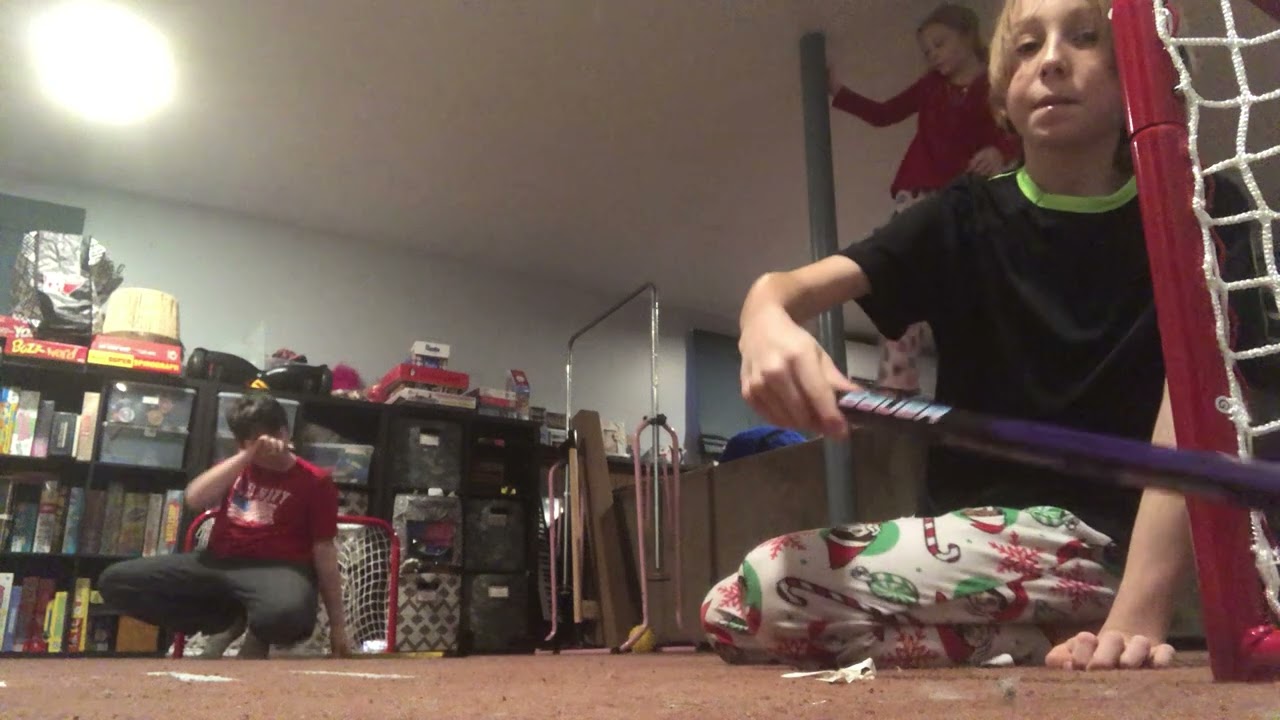 Knee hockey (flyers vs stars)