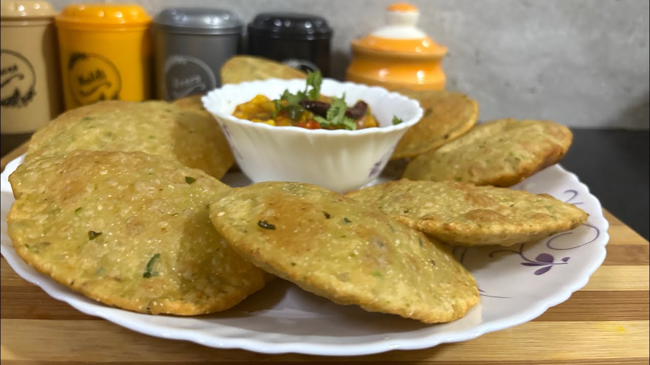 Aaj banayi hai garma-garam Mater ki Puri aur Chatpati Aalu ki Sabji 