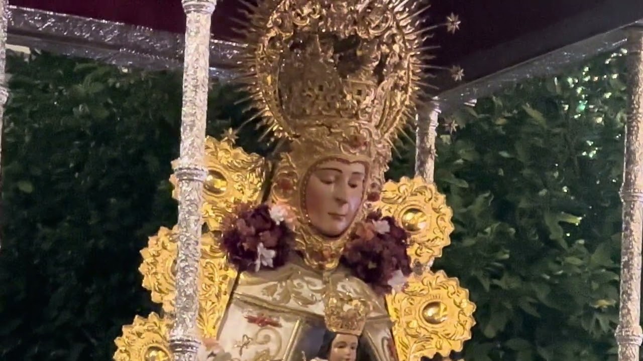 La virgen del rocio de Sevilla camino de la plaza de San Francisco 