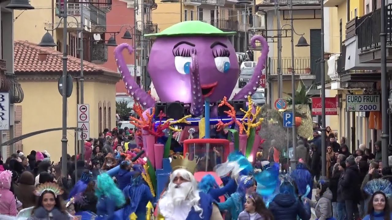 Le immagini emozionanti del carnevale di Montecalvo Irpino