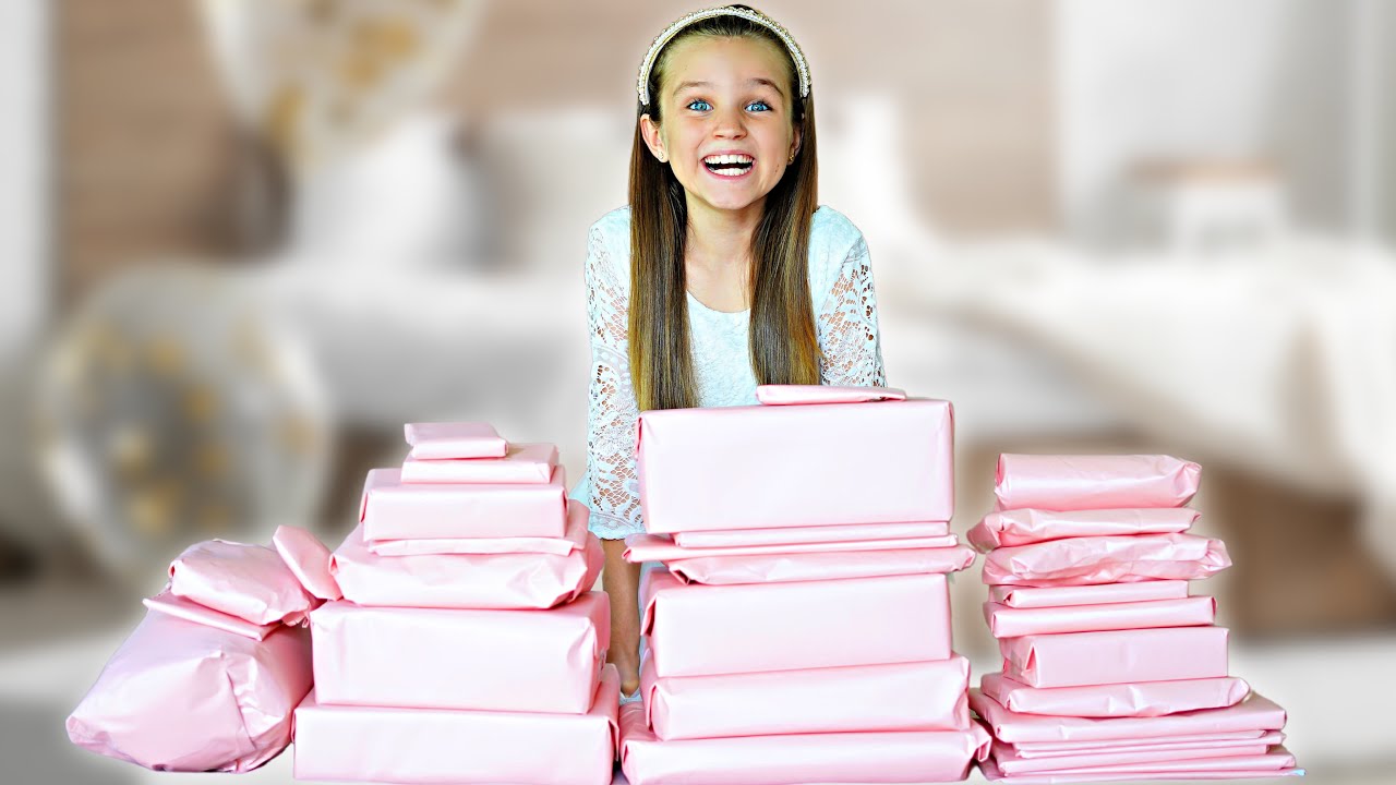 Sienna&rsquo;s 10th Birthday Morning Opening Presents | Family Fizz