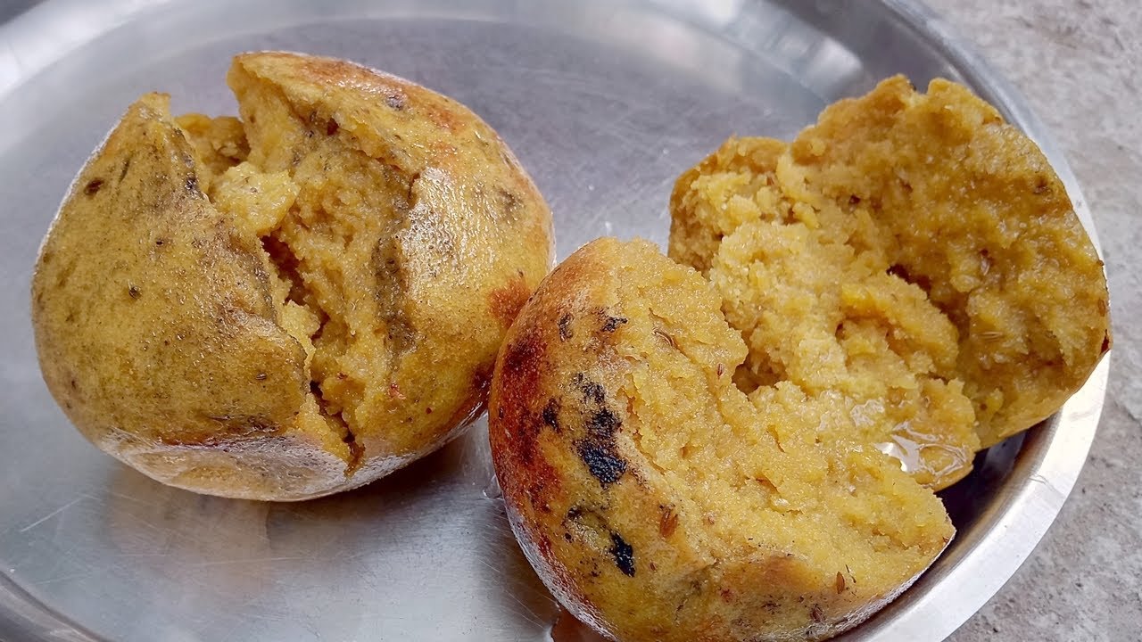 Bafla Recipe - इन्दौर के प्रसिद्ध जम्बो बाफले गाँव में चूल्हे पर बनाने का तरीका - Village Kadai Food