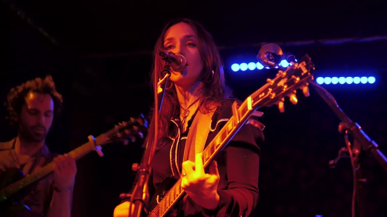 Howling Bells - Cities Burning Down live Night & Day Cafe, Manchester 21-01-22