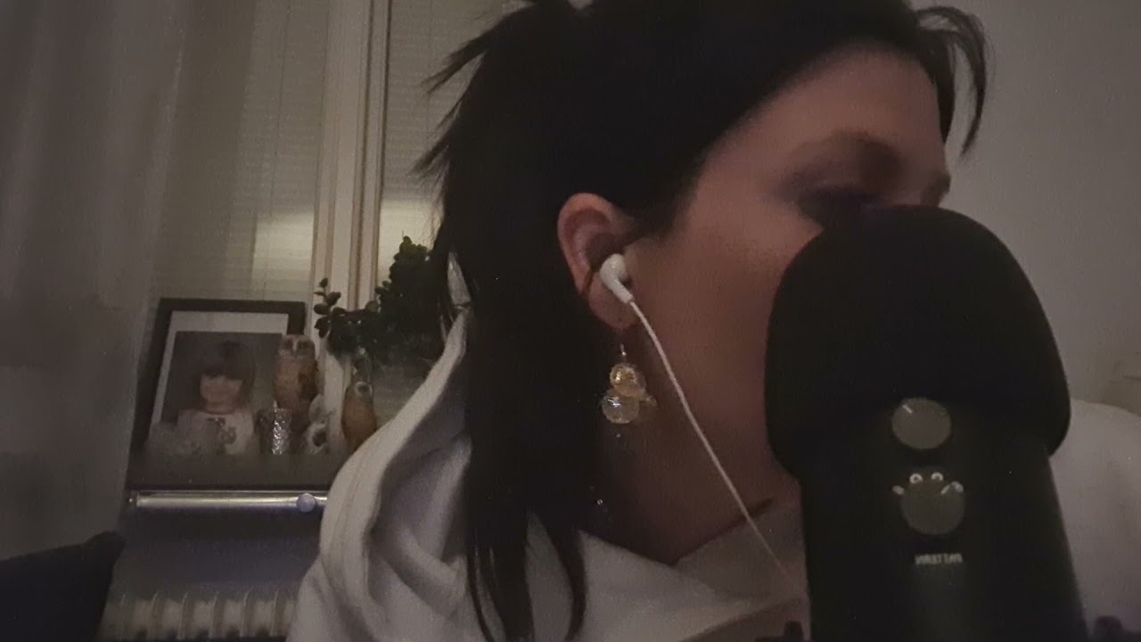 ASMR - Äter chips och pratar 😊 Glad midsommar på er ! (Swedish)