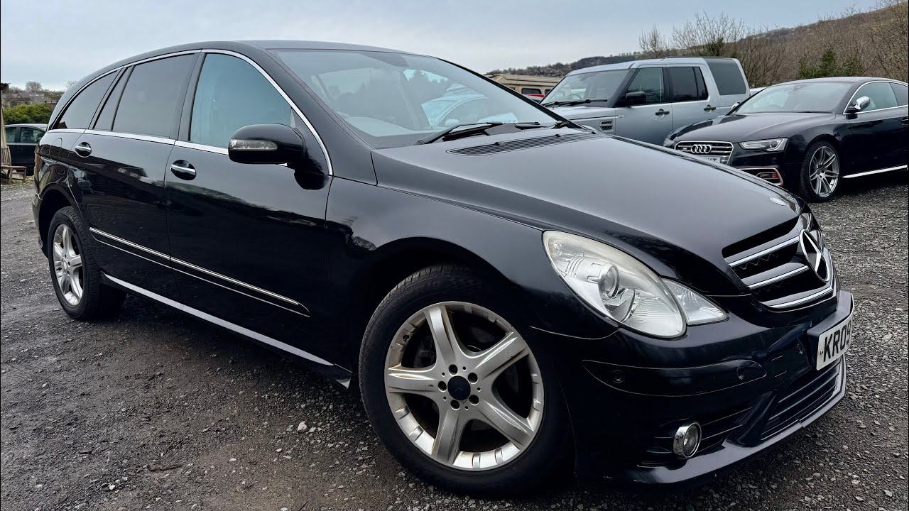 Is size important? According to the Mercedes R-Class, BIGGER really is BETTER. We review a 2009 R320