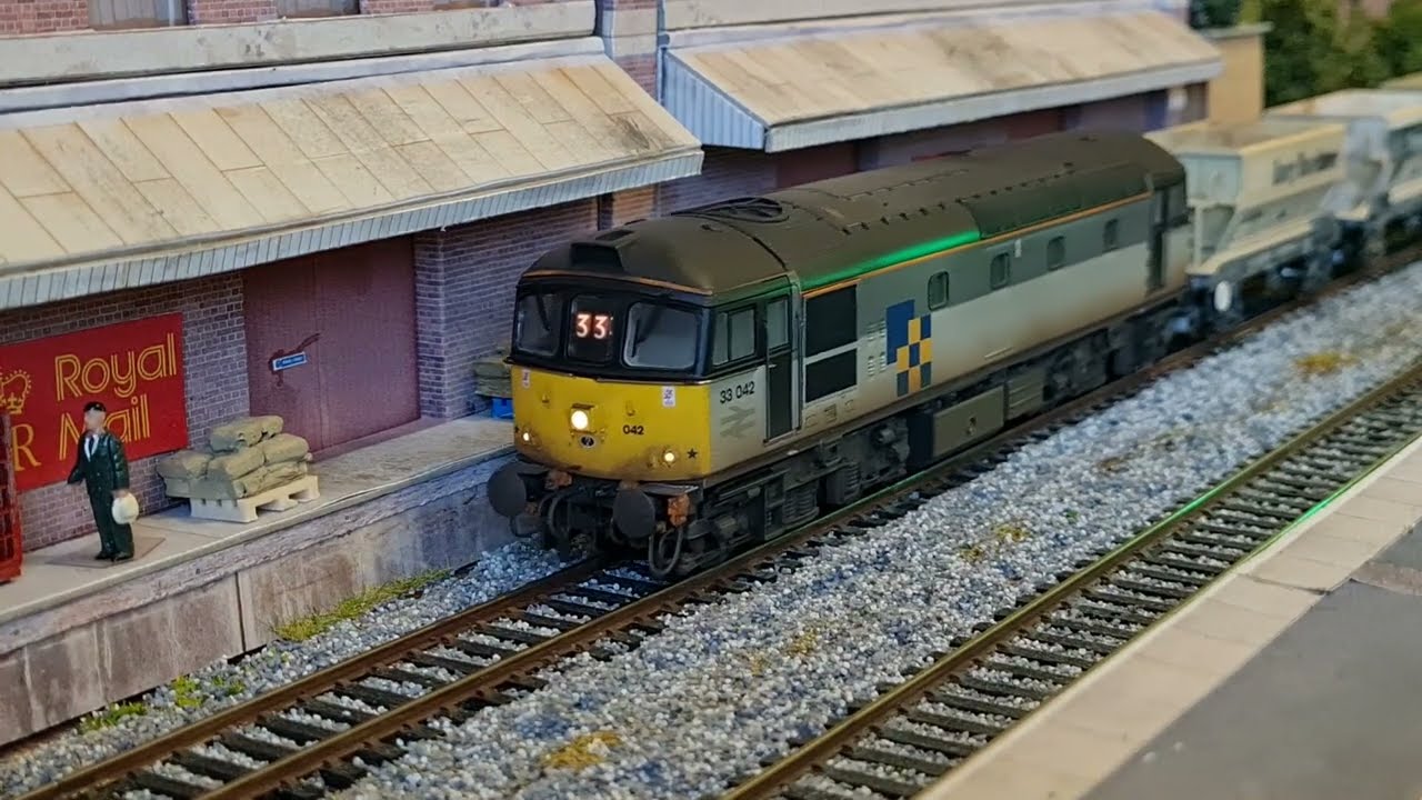 Just playing trains................ OO Gauge Diorama (HD1080P)