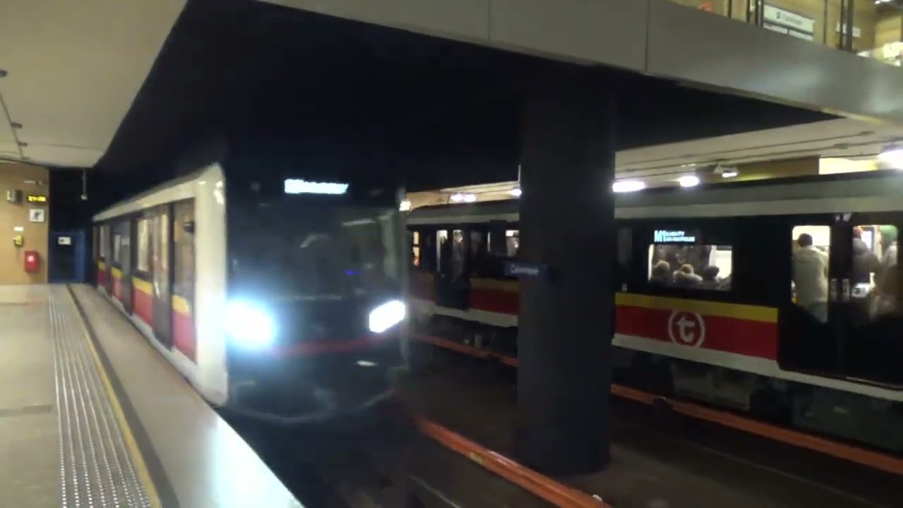 Metro Warszawskie Linia M1 Kabaty - Młociny Skoda Varsovia 59WE-019.