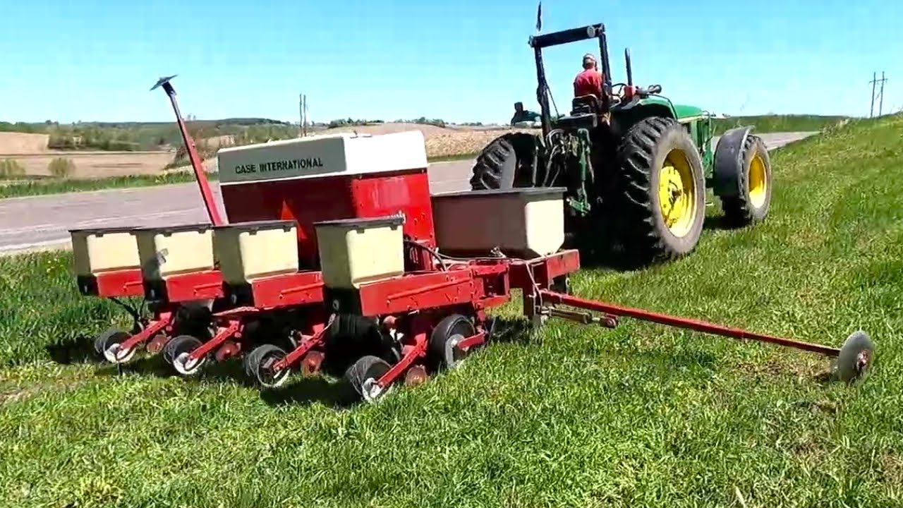 Planting Corn Into Sod On A Dairy Farm! Four Row Wide Just Like The Good Old Days!