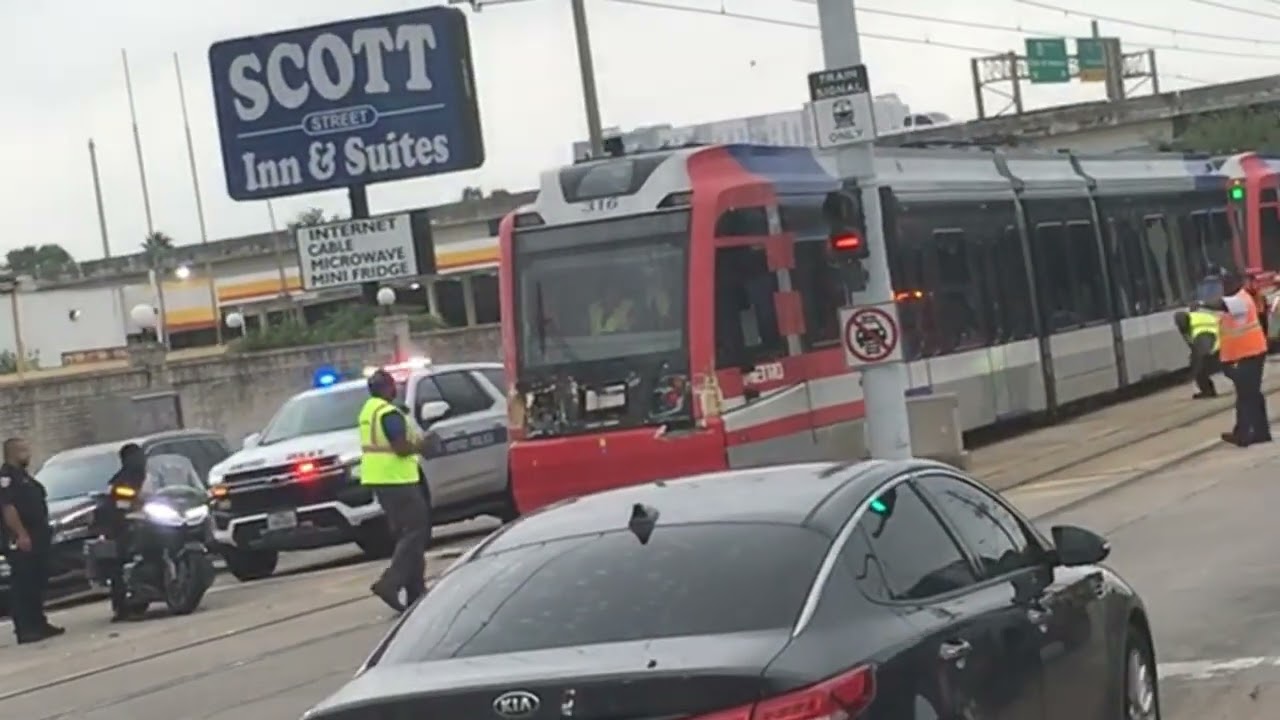 [ACCIDENT, RAILCAR DAMAGE] Riding the METRORail Purple Line Shuttle Bus to TSU/UH Athletics District