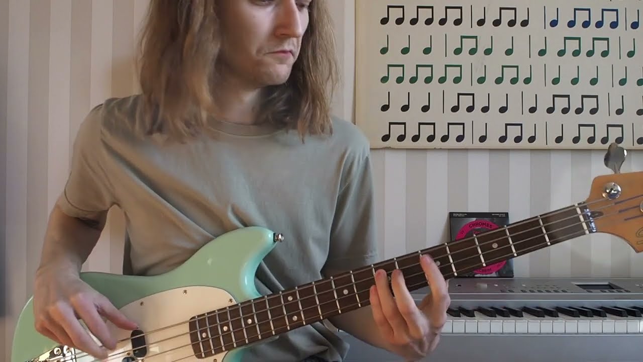 Roundwound vs Flatwound Strings – Squier Mustang Bass