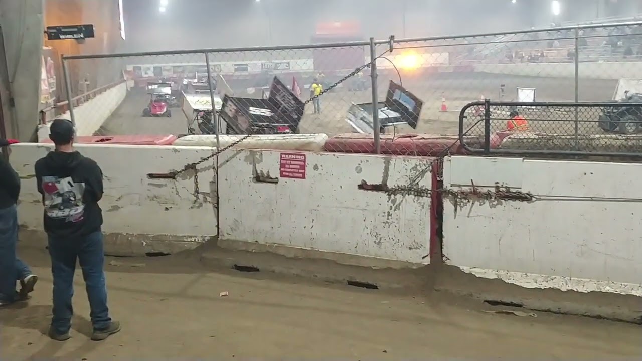 Last lap pass A main red bluff