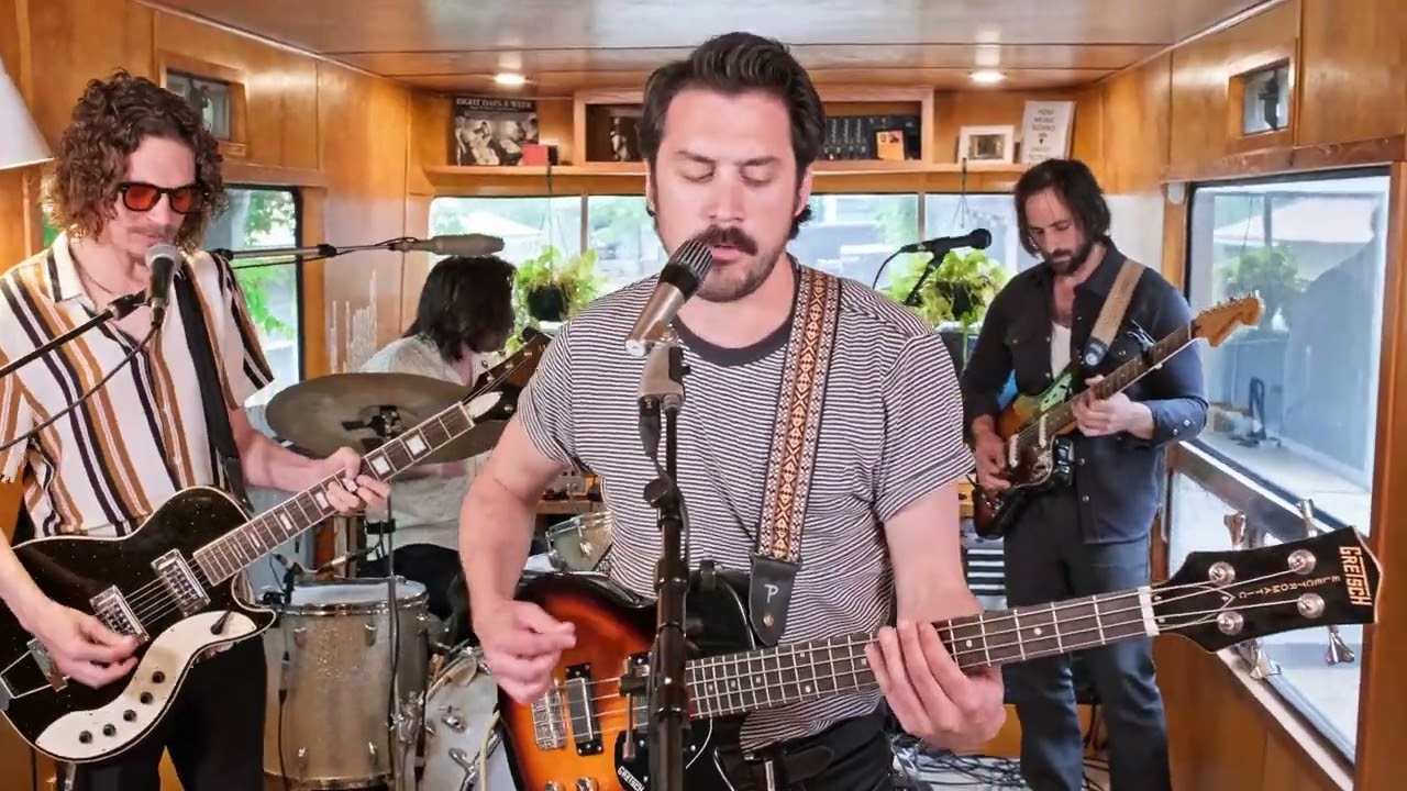 Mo Lowda and The Humble - Beachtown