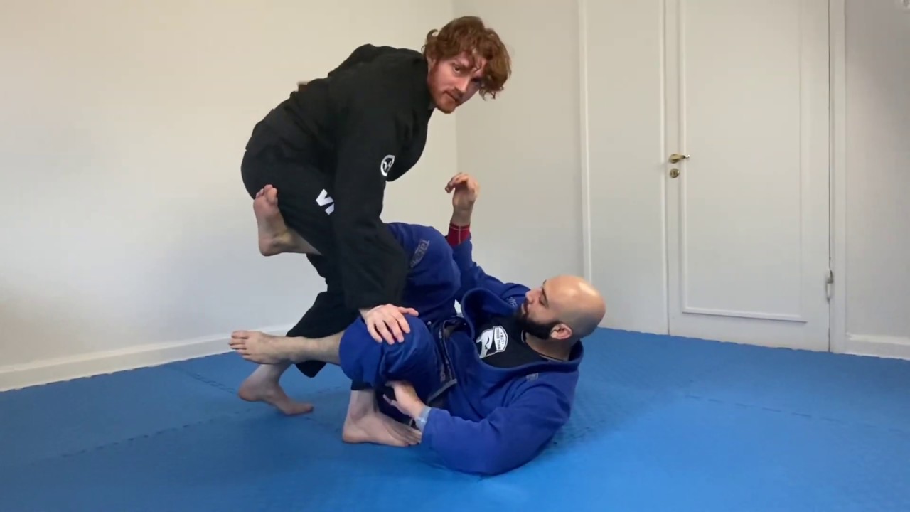 Simple De La Riva Passing Overview