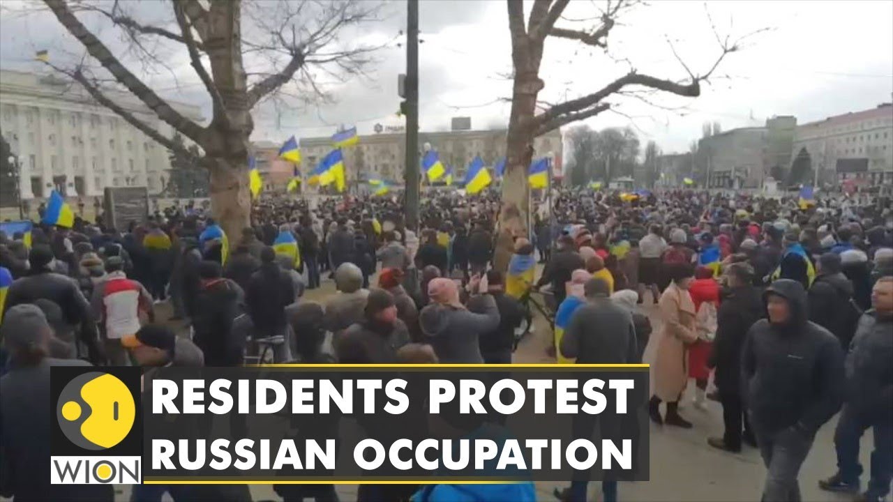 Residents protest Russian occupation in Kherson amid the ongoing invasion of Ukraine | English News