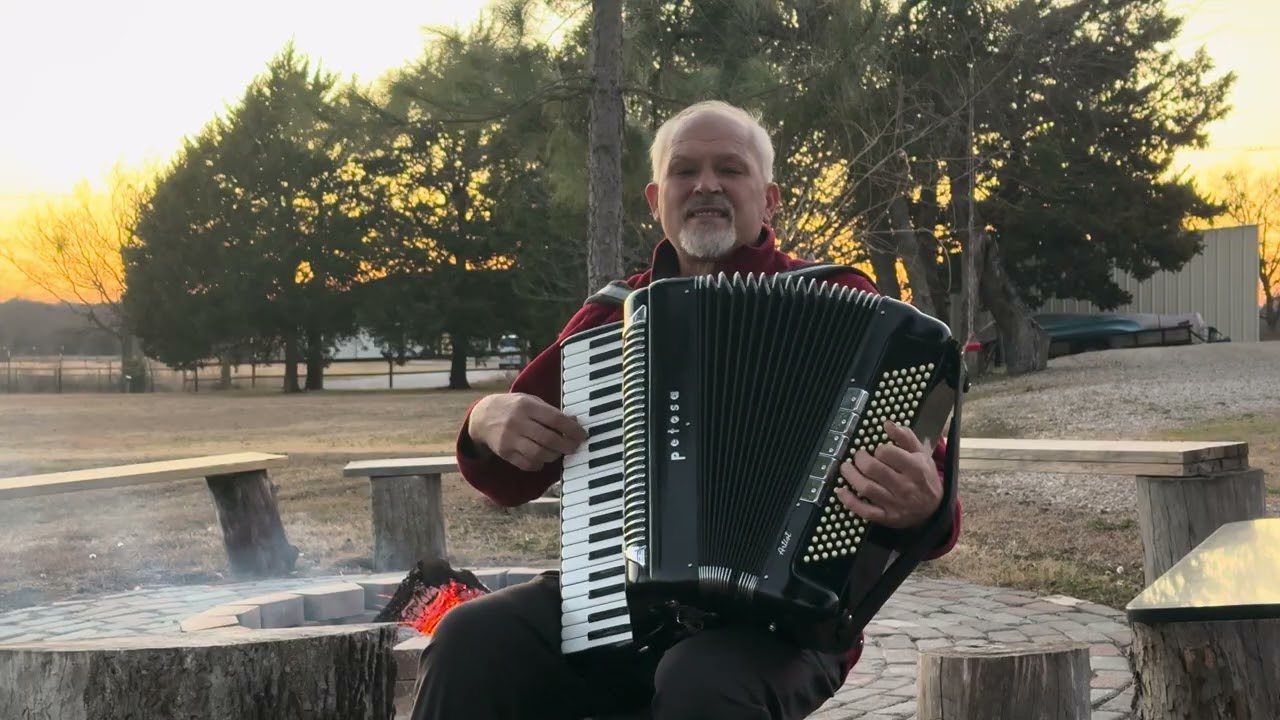 Вдали вдали я вижу крест ￼