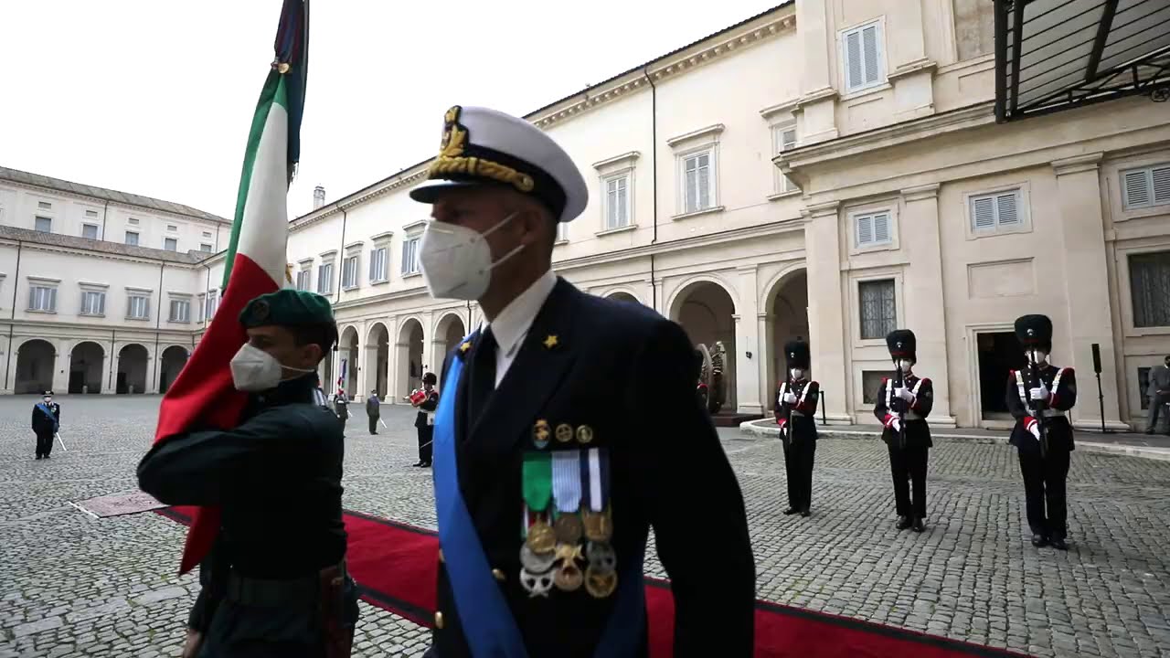 Onori alla Bandiera di Guerra del COMSUBIN!