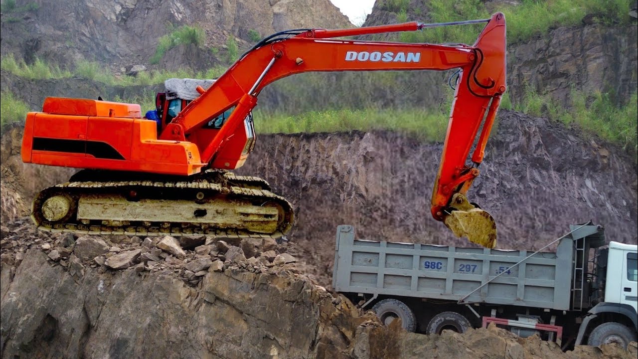 Tổng Hợp Máy Xúc Múc Đất Lên Xe ÔTô Tải Ben| Excavator Scooping Soil On DumTruck | Excavator Working