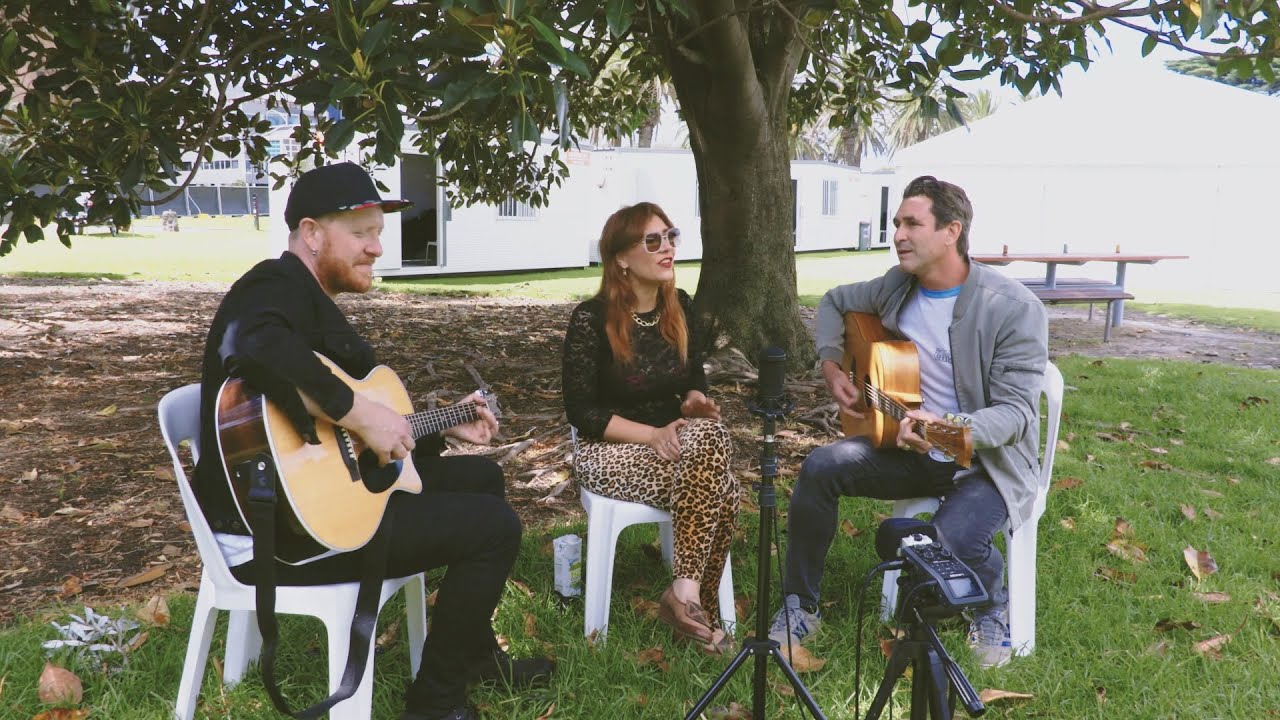 Pete Murray with Killing Heidi – Byron Sunday Session (Weir)