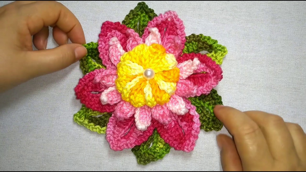 Flor de lótus em crochê com Maria José