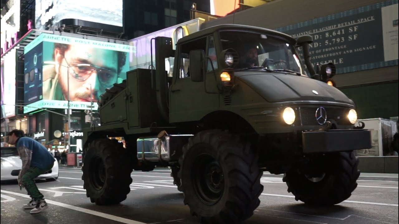 🏙❤️A Mercedes-Benz Unimog U 419 in New York City – an incredible & colorful night at the Time Square