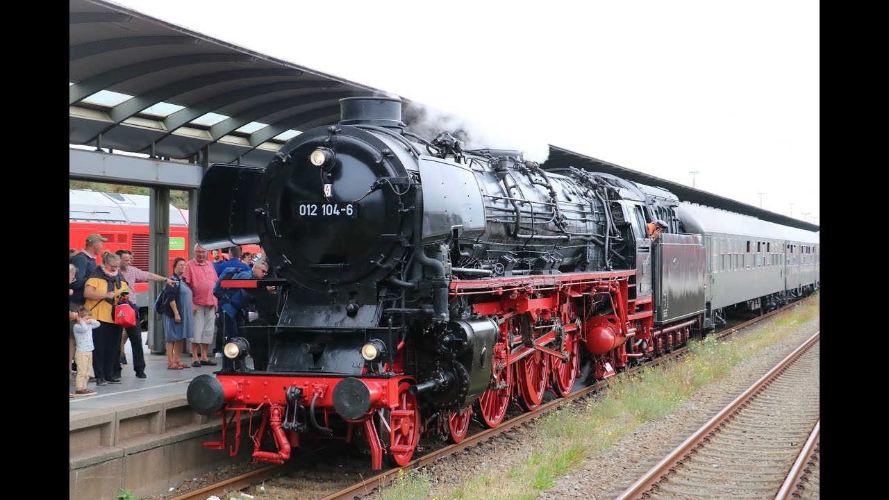 Sonderzug von Neumünster nach Westerland/Sylt mit 012 104-6
