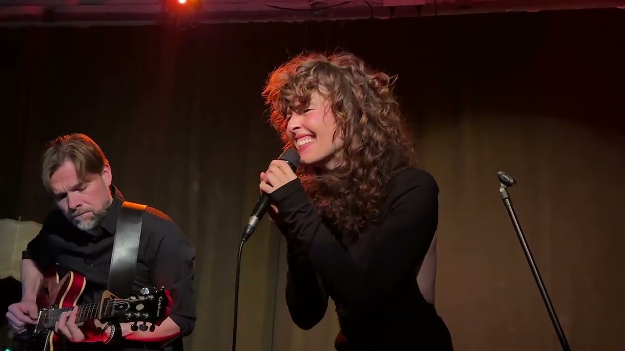 Ramona Rey singing Kora at Kalinowe Serce, Warszawa.