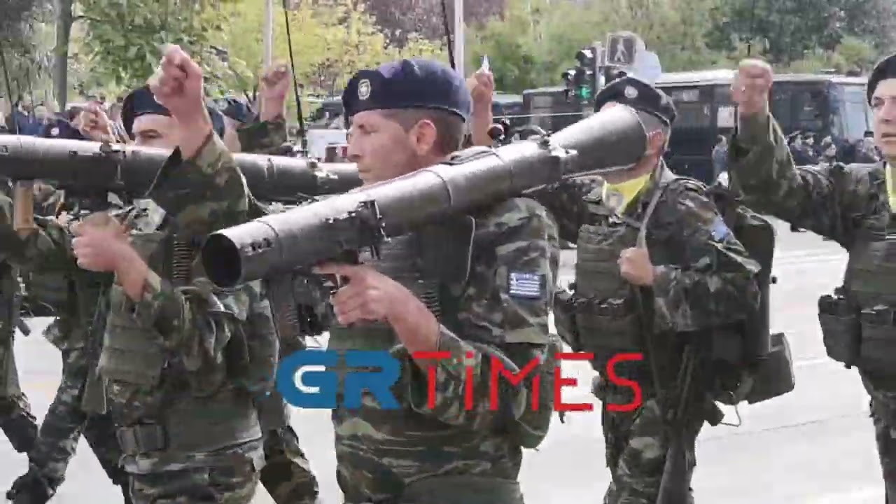 Στιγμιότυπα από τη μεγάλη στρατιωτική παρέλαση της 28ης Οκτωβρίου στη Θεσσαλονίκη