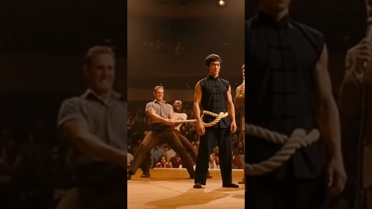 2 Men Try to Pull Bruce Lee&hellip; But He Doesn&rsquo;t Move 😳💪 #Shorts #BruceLee #StrengthTest