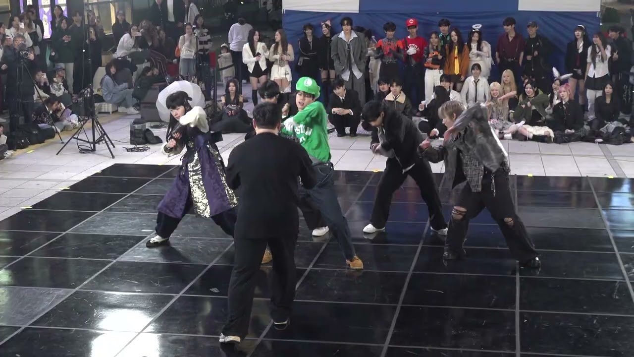 251026 #ARTBEAT #아트비트 댄스팀 'FaSHioN :CORTIS' COVER 신촌버스킹 무대공연 FANCAM