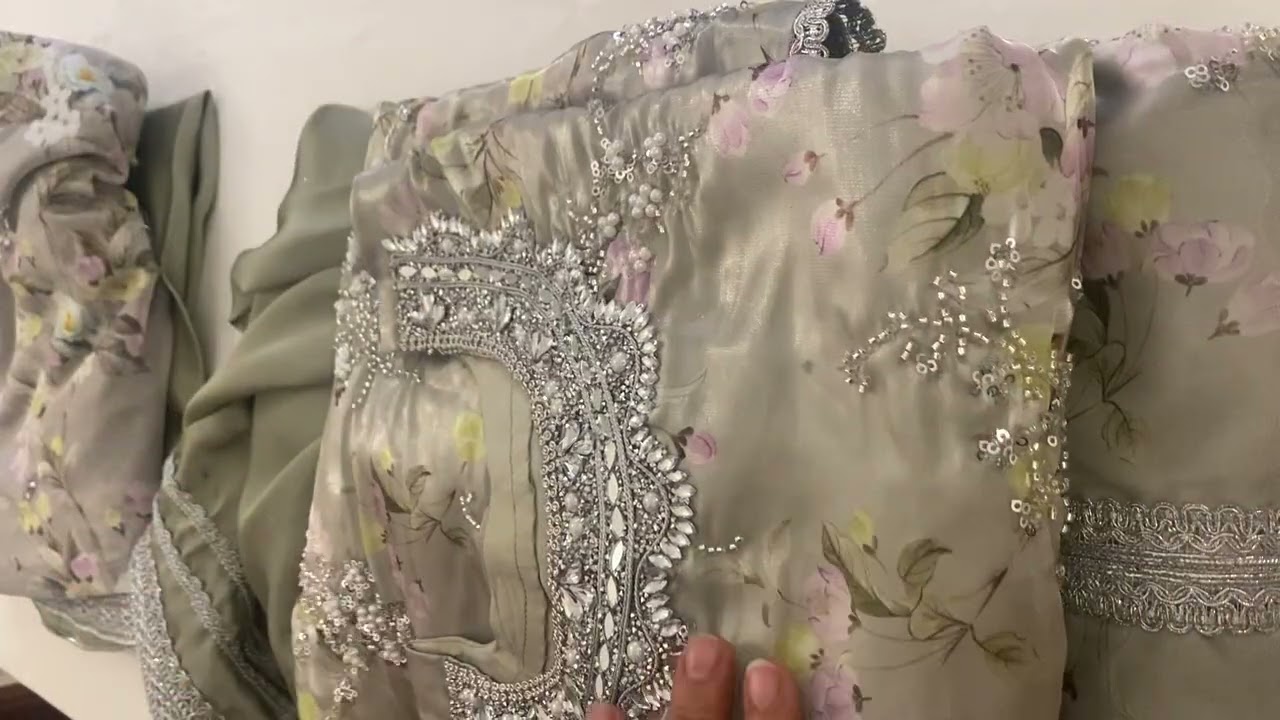 Eid dress for mother daughter WhatsApp: ‪+92 328 2491323‬Instagram:Naila’s closet official  