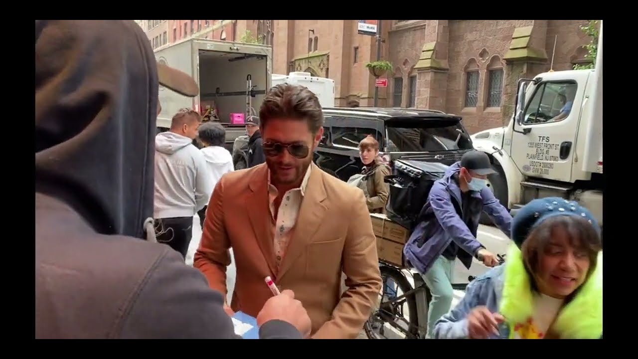 Jensen Ackles Star of Supernatural Signing Autographs After The CW Upfronts In New York City!