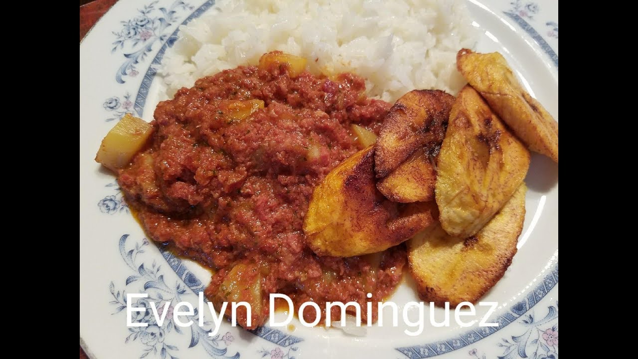 Arroz Blanco ,Corn Beef y Amarillos Una Comida Tradicional de Puerto Rico