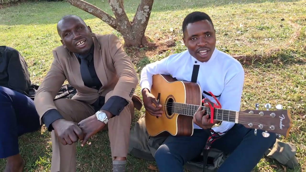 Umuhungu Uzi gukora mumurya wumuzi wumuziki Wu Rwanda Twamubazaniye  Ku BYAHAMYE TV+250788213357
