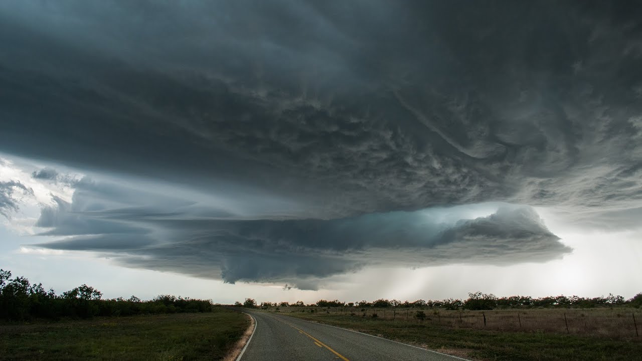 Evil Bat Wing Supercell, Tornado и Epic Lightning (с радаром и комментариями)
