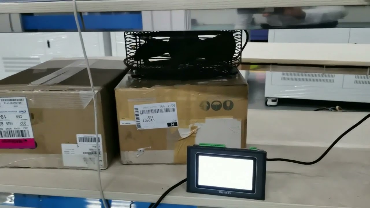 Universal testing machine calibration for load